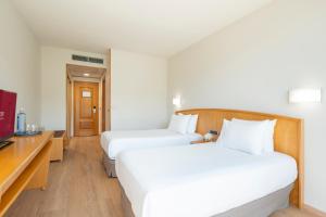 A bed or beds in a room at Exe Area Central