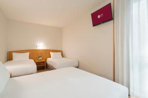 A bed or beds in a room at Exe Area Central
