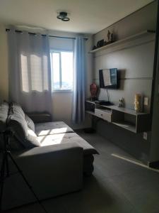 a living room with a bed and a window at Quarto privativo Morumbi in São Paulo
