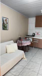 a kitchen with a couch and a table in a room at Geminado 2 in Santa Cruz do Sul