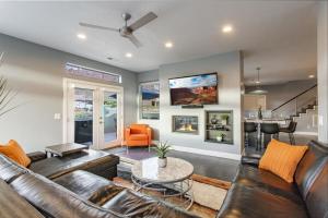 Χώρος καθιστικού στο Exclusive Retreats Luxury all Suite 3 Bedroom Home