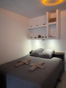 two towels on a bed with two crosses on it at Le temple, moderne et élégant Cœur de Limoges in Limoges