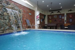 Басейн в Hotel Valeritos або поблизу