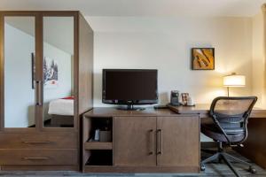 TV a/nebo společenská místnost v ubytování Best Western Plus McCall Lodge and Suites