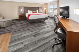 Postel nebo postele na pokoji v ubytování Best Western Plus McCall Lodge and Suites