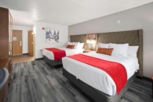 Postel nebo postele na pokoji v ubytování Best Western Plus McCall Lodge and Suites