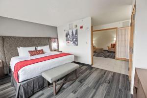 Postel nebo postele na pokoji v ubytování Best Western Plus McCall Lodge and Suites