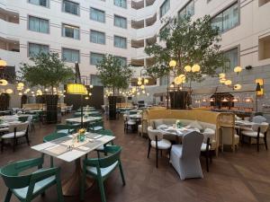 Εστιατόριο ή άλλο μέρος για φαγητό στο Howard Johnson Paragon Hotel Beijing Centra Provide tourism and ticketing service