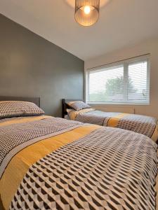a bedroom with two beds and a window at Long Stay Basildon Essex Business Contractors in Basildon +6 photos
