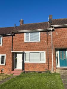 a brick house with a blue door and windows at Long Stay Basildon Essex Business Contractors in Basildon