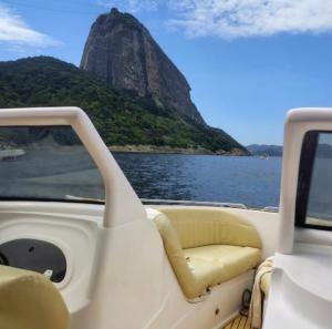 Naturlandskabet i nærheden af båden