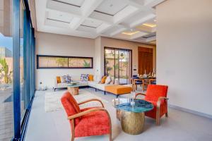 Posezení v ubytování Modern 4BR Villa - Private Pool - Argan Golf