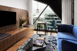 Posezení v ubytování West Hotel Sydney, Curio Collection by Hilton