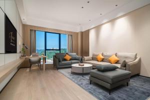 a living room with a couch and a table at FengHuang Waterloom Keep-Free pick-up in Fenghuang