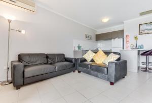Area soggiorno di Panoramic Ocean View CBD Appartment