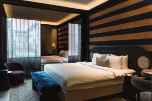 Postel nebo postele na pokoji v ubytování Naumi Hotel Singapore