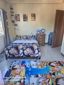 Ένα ή περισσότερα κρεβάτια σε δωμάτιο στο Baguio Transient Homestay Rm 1 Near Igorot Stone Kingdom