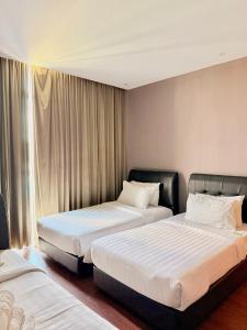 Postel nebo postele na pokoji v ubytování Stirling Suites Hotel & Serviced Apartment