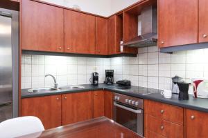 Kuchyň nebo kuchyňský kout v ubytování Urban comfortable apartment