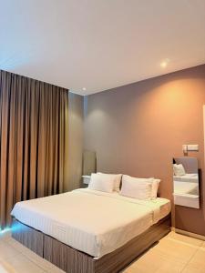 Postel nebo postele na pokoji v ubytování Stirling Suites Hotel & Serviced Apartment