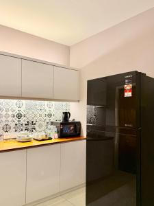 Kuchyň nebo kuchyňský kout v ubytování Stirling Suites Hotel & Serviced Apartment