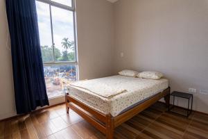 Katil atau katil-katil dalam bilik di Spacious and Comfortable Apartment with Parking