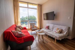 Ruang duduk di Spacious and Comfortable Apartment with Parking