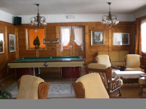 Hotel Villa Ines biliárdasztala