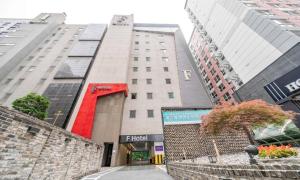 a tall building in a city with buildings at Yeongdeungpo Lifestyle F Hotel in Seoul