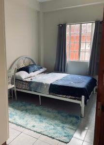 Ένα ή περισσότερα κρεβάτια σε δωμάτιο στο Baguio Transient Homestay Rm 2 Near Igorot Stone Kingdom