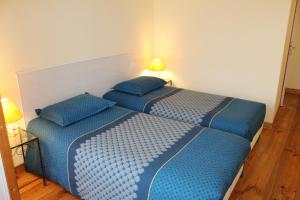 Uma cama ou camas num quarto em COMME UN COQ EN PÂTE