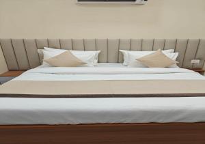 Gallery image of Akshay premium suites1 BHK Serviced Apartments Near Artemis Hospital Sector 52 in Gurgaon +20 photos