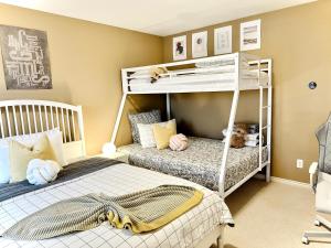 a bedroom with two bunk beds and a couch at Scorpion Hiuse Langley -Two rooms Family suite in Langley +133 photos
