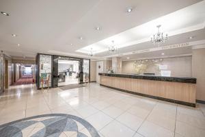 昌原市昌原奥林匹克酒店的大堂,中间设有酒吧