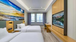 Postel nebo postele na pokoji v ubytování Sheng Lin Na Hotel Minzhi Branch