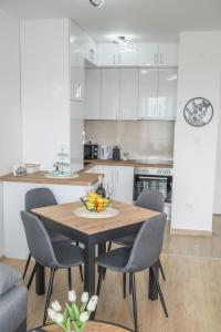 Kuchyň nebo kuchyňský kout v ubytování Apartman TRI KRALJA 2