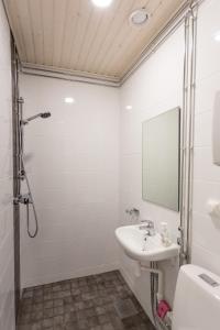 Kylpyhuone majoituspaikassa Hotel Rinssi-Eversti