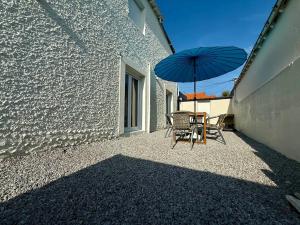 Kawasan patio atau luaran di Bel appartement sur cours privée