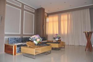 Ruang duduk di Hotel Lapira Vigan