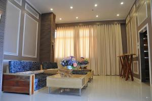 Ruang duduk di Hotel Lapira Vigan