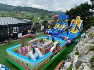 Bazén v ubytování Seosan Godeunnam Glamping nebo v jeho okolí