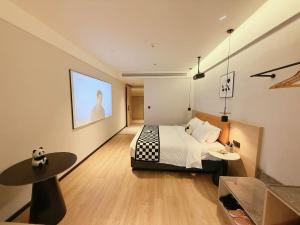 Wuxuan Hotel Zoo Branch客房内的一张或多张床位