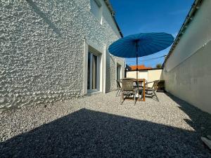 Kawasan patio atau luaran di Bel appartement sur cours privée