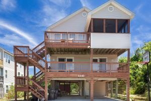 aominiumominium with a large house with a deck at 2027 - Sunny Lagoon in Sanderling