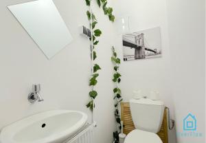 Ένα μπάνιο στο Dotted Room - 15 Minutes to Gdańsk Old Town & Sea