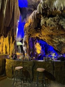 En restaurant eller et andet spisested på A LUC HOUSE CatBa