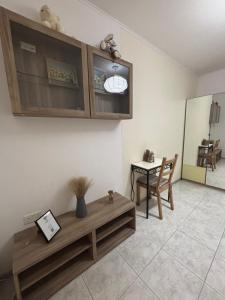 Зона вітальні в Private and Cozy Full Apartment