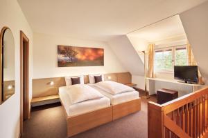Postel nebo postele na pokoji v ubytování Golfhotel Bodensee by Michael Ritter