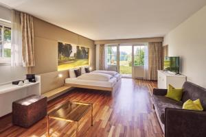 Postel nebo postele na pokoji v ubytování Golfhotel Bodensee by Michael Ritter
