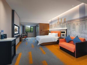 Postel nebo postele na pokoji v ubytování Hampton by Hilton Dongguan Fenggang + 37 fotografií